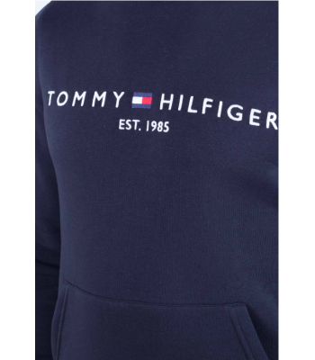 Logo iconico in evidenza sul petto