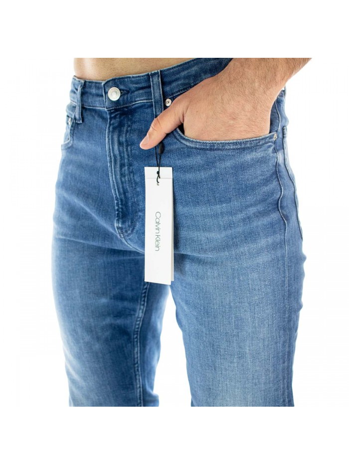 jeans parte anteriore indossato