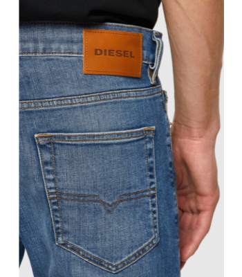 Retro del jeans e visione della sarpa in cuoio