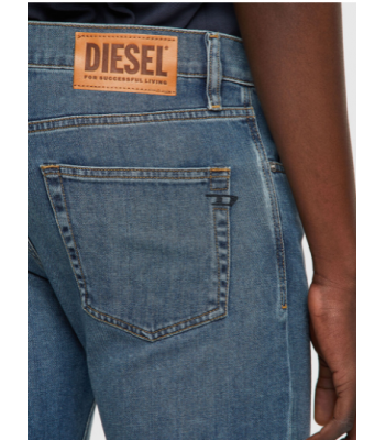 Sarpa sul retro del jeans