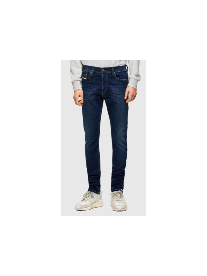 Jeans blu scuro modello 5 tasche Jeans blu scuro modello 5 tasche