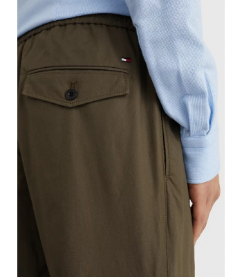 Retro del pantalone con tasca a pattina