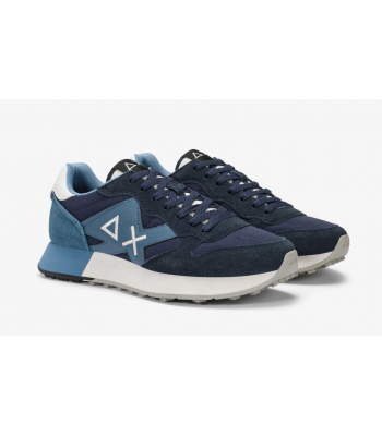scarpa allacciata con logo laterale