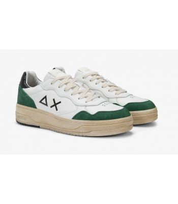 scarpa modello basket con colori in contrasto