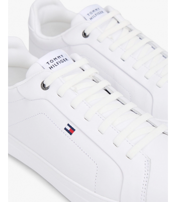 dettaglio logo e lacci