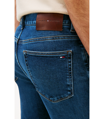 dettaglio tasca e logo