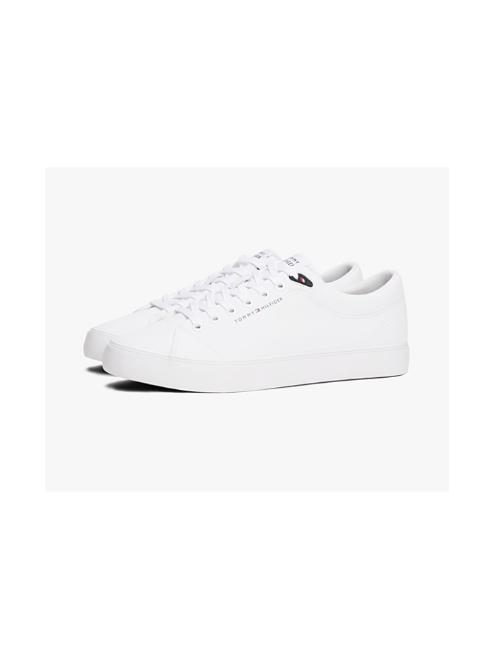 scarpa bianca allacciata